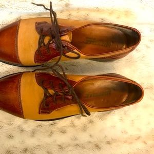 Gorgeous vintage Italian men’s two toned shoes.